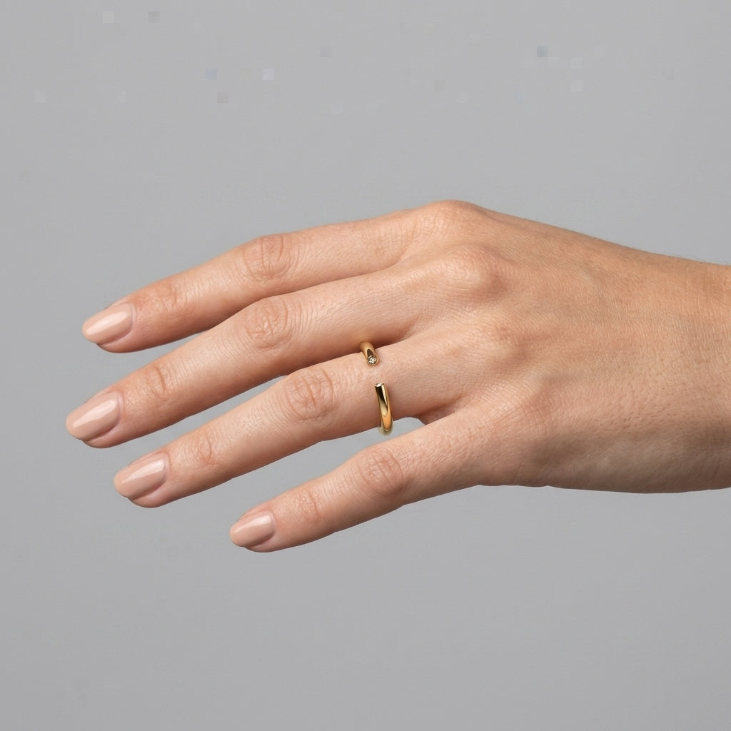 Open gold band detail of the VAMPA Utrecht Velvet citrine ring