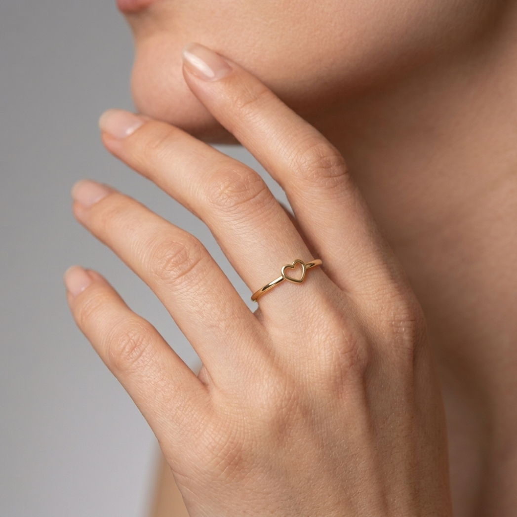 Cœur d'Or gold heart ring worn on hand, lifestyle shot