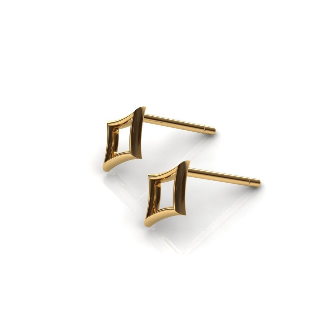 18k gold diamond stud earring, angled detail shot