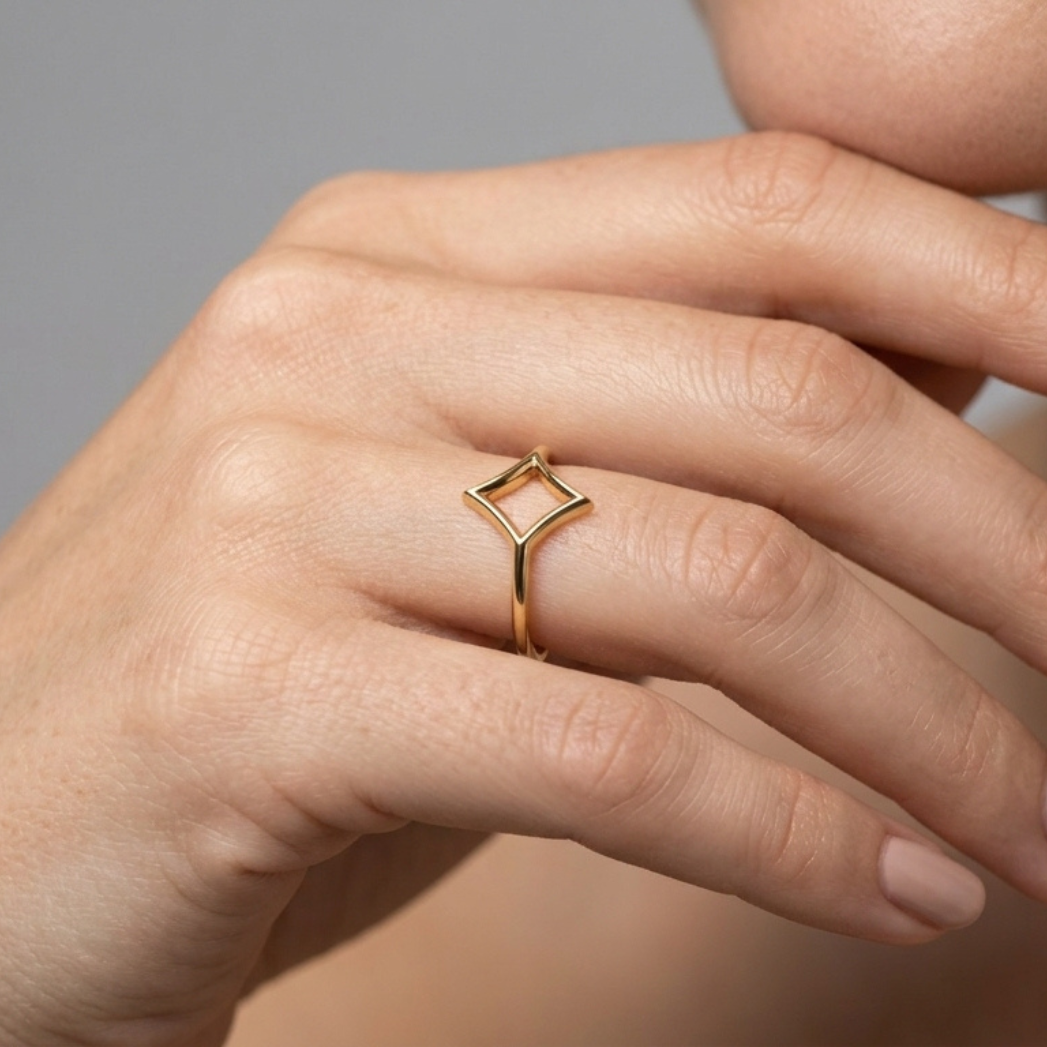 L'As de Carreau limited edition ring worn on hand