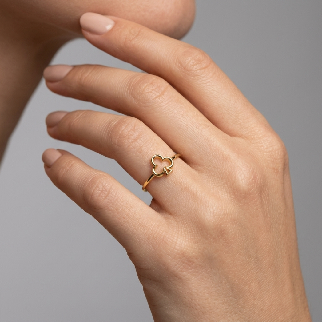Queen of Clubs solid gold ring, close-up front view model 